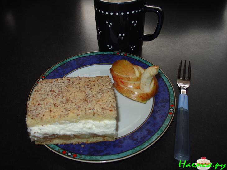 Яблочный торт в миндальной посыпке