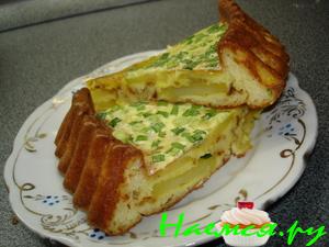 Пирог заливной картофельный с зеленым луком и омлетом
