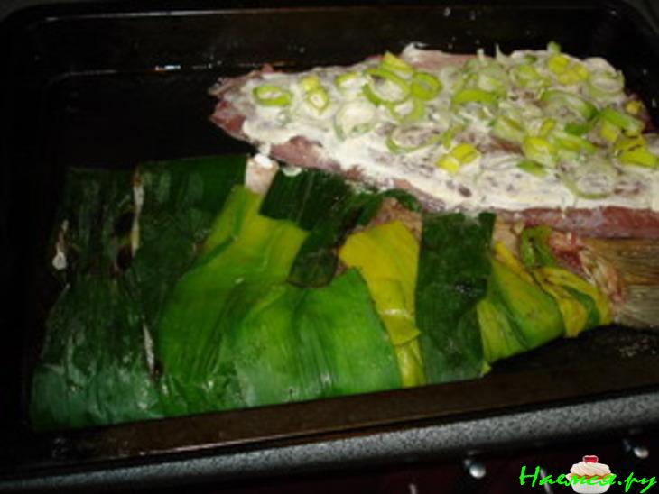 "Сазан запеченный в луке порее"