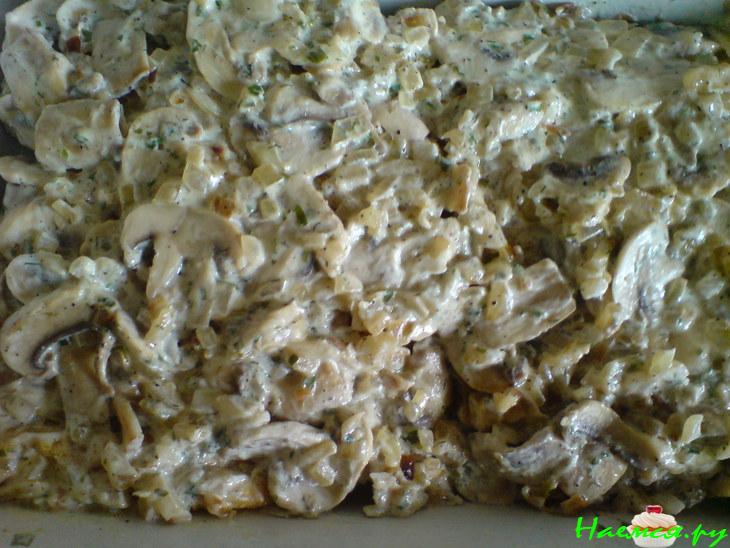 Рыба, запеченная под грибами