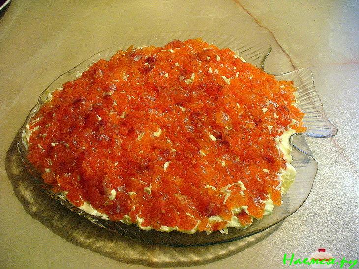 Салат "Одуванчик" с форелью