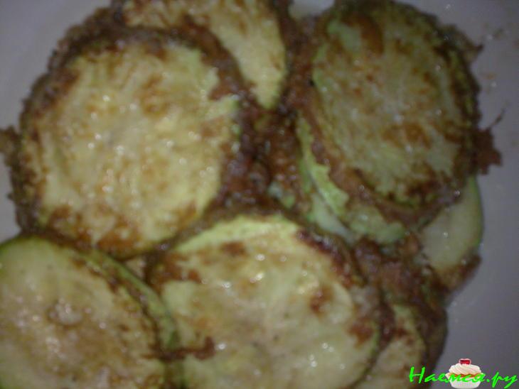 Тилапия жареная с кунжутом и овощами