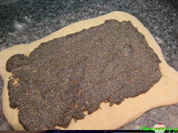 Кулич с маком и вишней