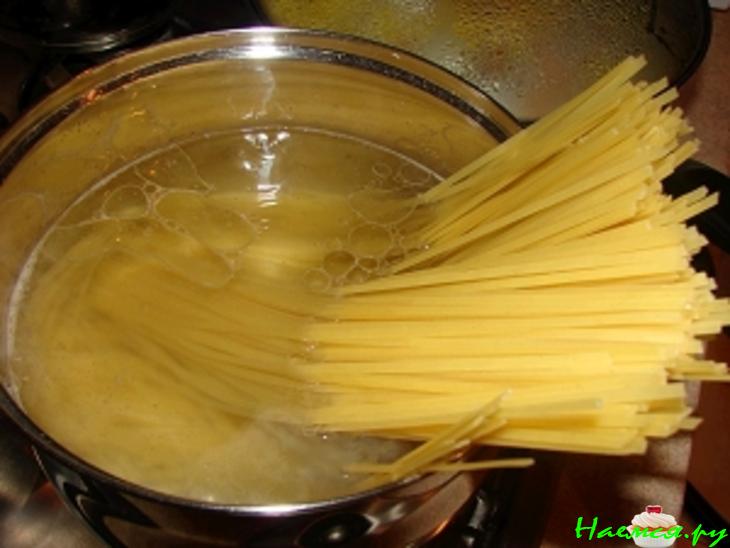 Лапша с мясом в йогурте