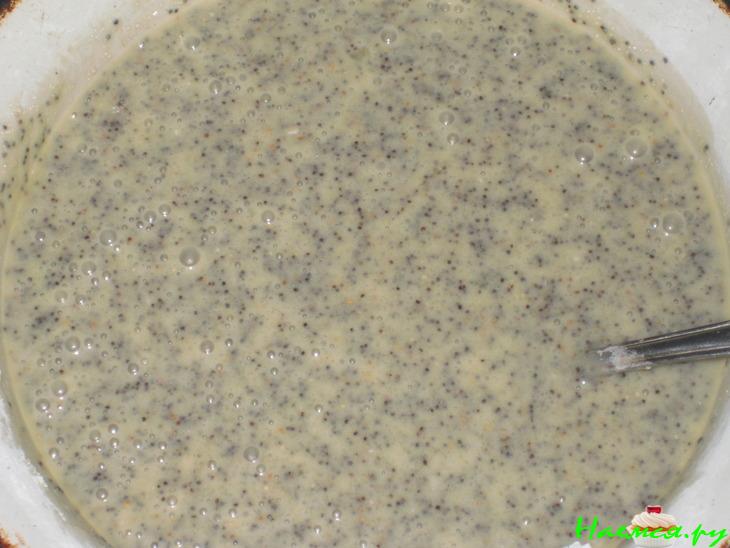 Скорый пирог со сгущенкой и маком