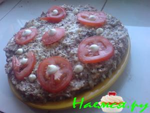 Мясной пирог с рисом и помидоркой