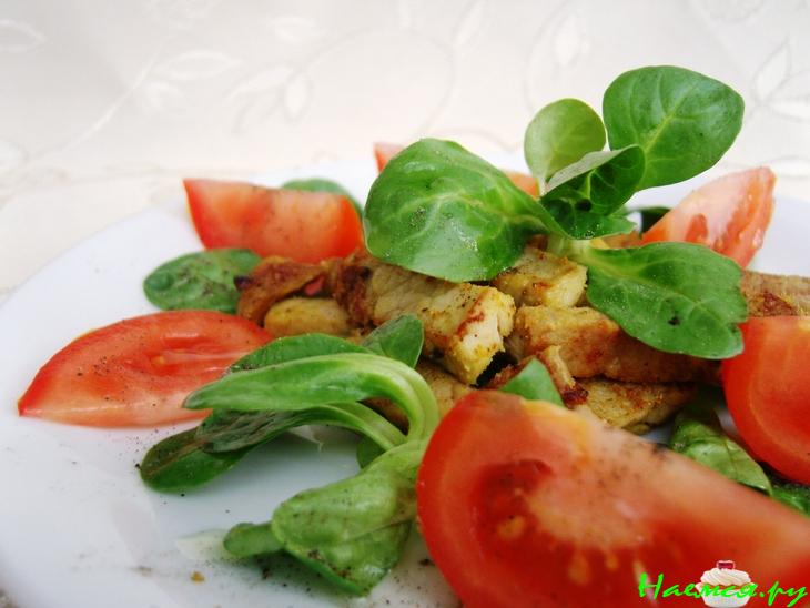 Салат Корн с мясом и помидорами