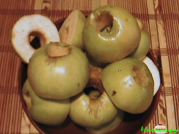 Яблоки с сыром в тесте