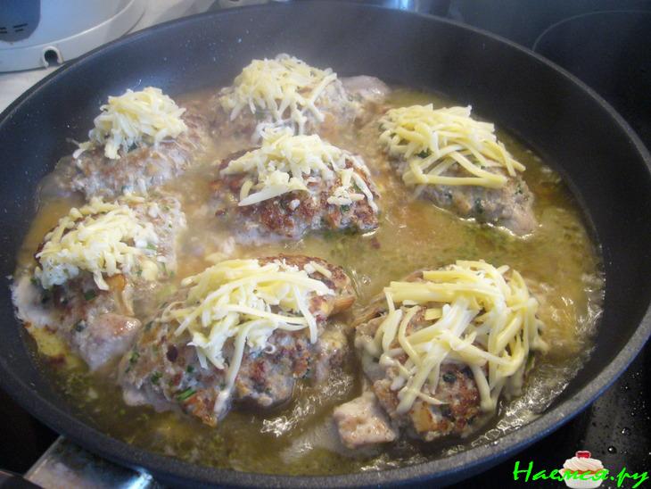 Свиные отбивные с припеком и сливочно-горчичным соусом