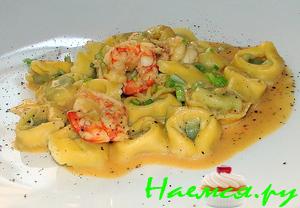 Тортеллини с креветками в вермуте 