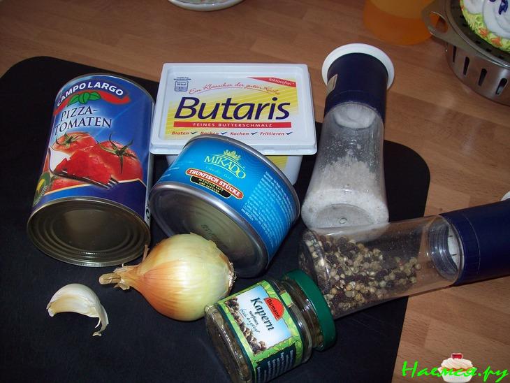 Томатен спагетти под нежным соусом с тунцом и каперсами