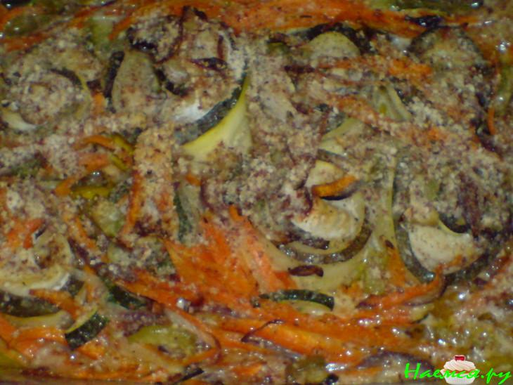 Рулеты из рыбы и цуккини с овощами