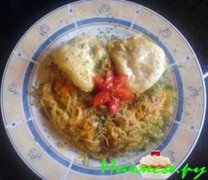 Паровые булочки с начинкой на капустно-рисовой "подушке"