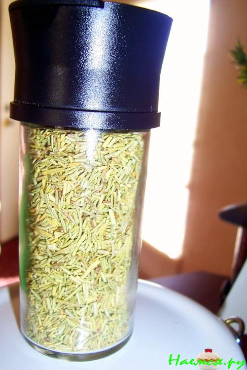 Перловка с песто, котлетой гриль и сальсой