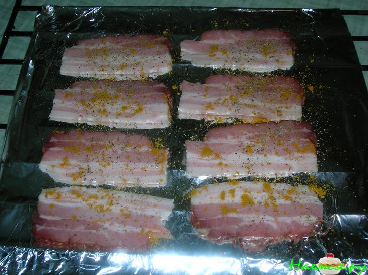 Запеченные яйца с беконом-карри