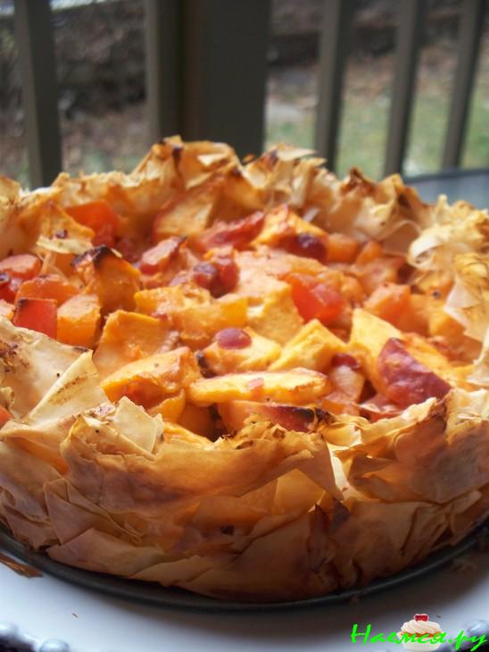 Пирог яблочный с творогом и винными сухофруктами в тесте фило 