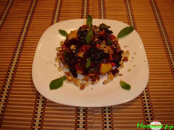 Салат из свеклы с черносливом и яблоками Салат из свеклы с черносливом и яблоками