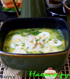 Холодный шпинатный суп с миндалем и перепелиными яйцами Холодный шпинатный суп с миндалем и перепелиными яйцами