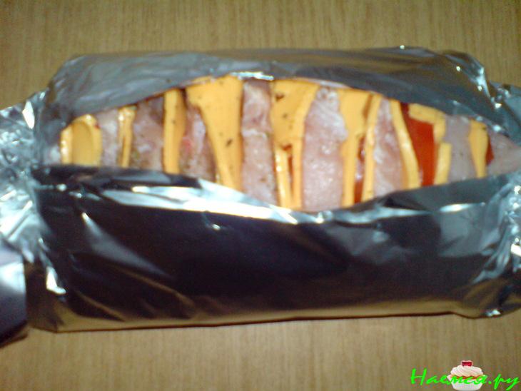 "Книжка" из свинины с плавленным сыром и помидорами