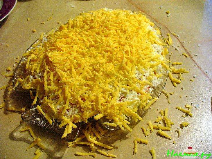 Салат "Одуванчик" с форелью