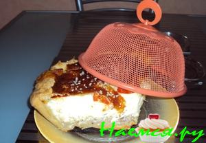 Сырно-луковый пирог с копченым салом и беконом