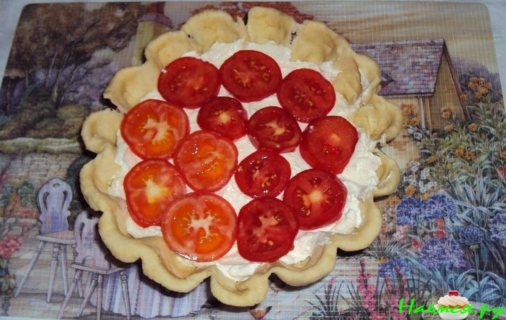 Сырно-луковый пирог с копченым салом и беконом