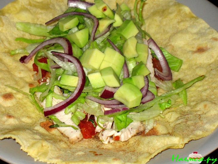 Буррито с начинкой из куриного мяса Буррито с начинкой из куриного мяса