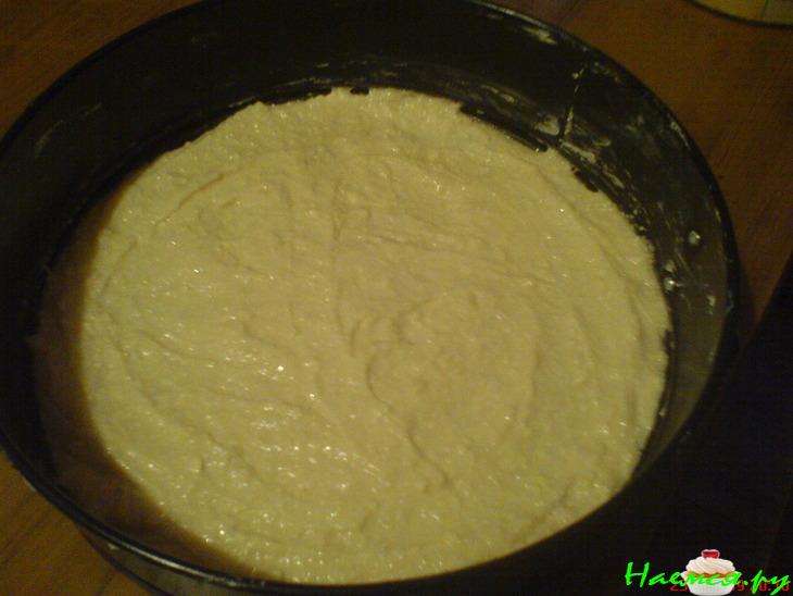 Сливовый пирог с миндалем