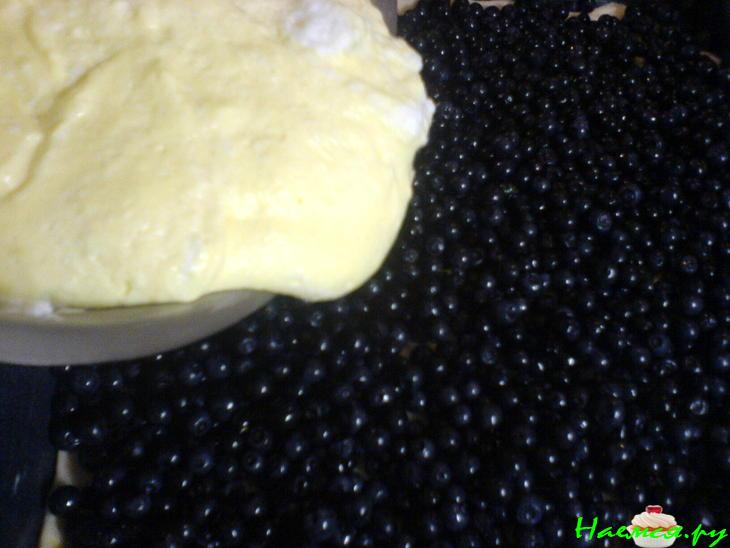Пирог с черникой и сырной массой
