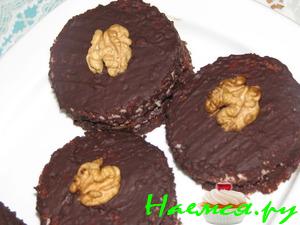 Бисквитные пирожные с яблочной начинкой