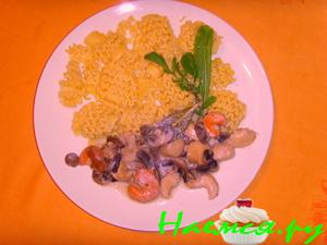 Морские гребешки со сметаной и грибами