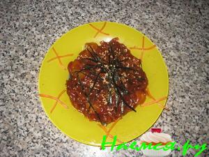 Свинина в кисло-сладком соусе с водорослямии нори Свинина в кисло-сладком соусе с водорослямии нори