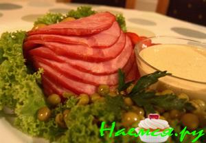 Ветчина с медово-горчичным соусом