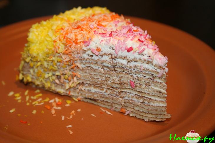 Блинный торт со сливочным кремом покрытый кокосовой стружкой