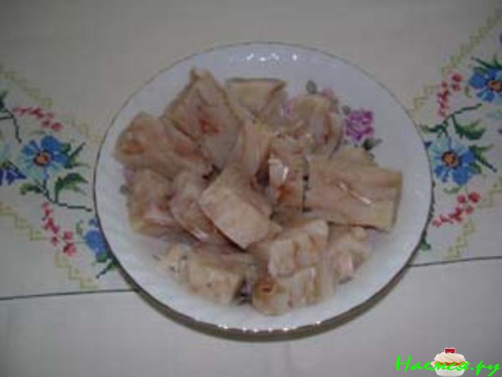 Рыба в соусе с корнишонами