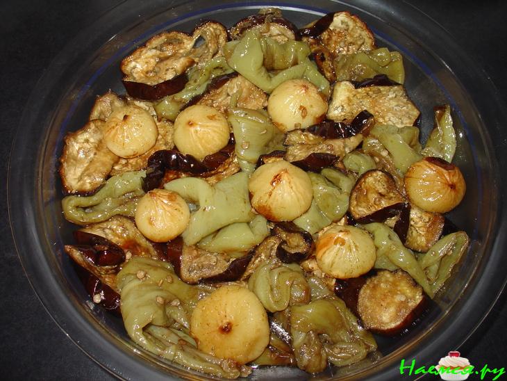 Антипасти с печеным чесноком