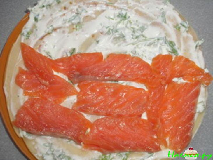 Рулетики блинные с семгой