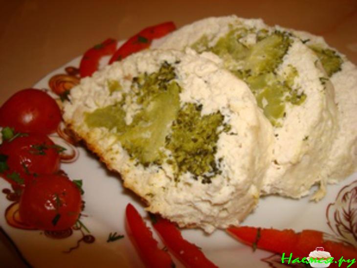 Куриный рулет-суфле с брокколи