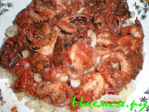 Осьминог с макаронами