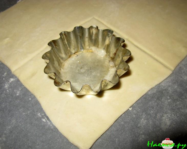 Жульен в слоеных тарелочках