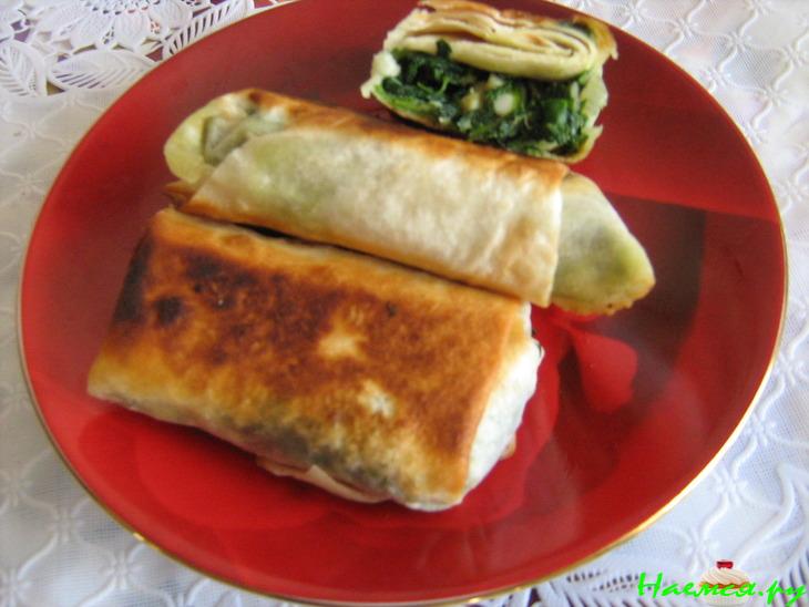 Лаваш с яйцом и шпинатом