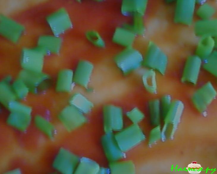 Мини-пицца с вареной колбаской и грибами