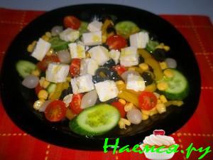 Овощной салатик с сыром