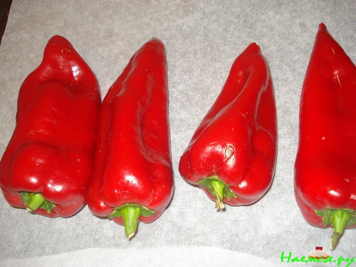 Котлеты с копчёным сыром и соусом из сладкого перца