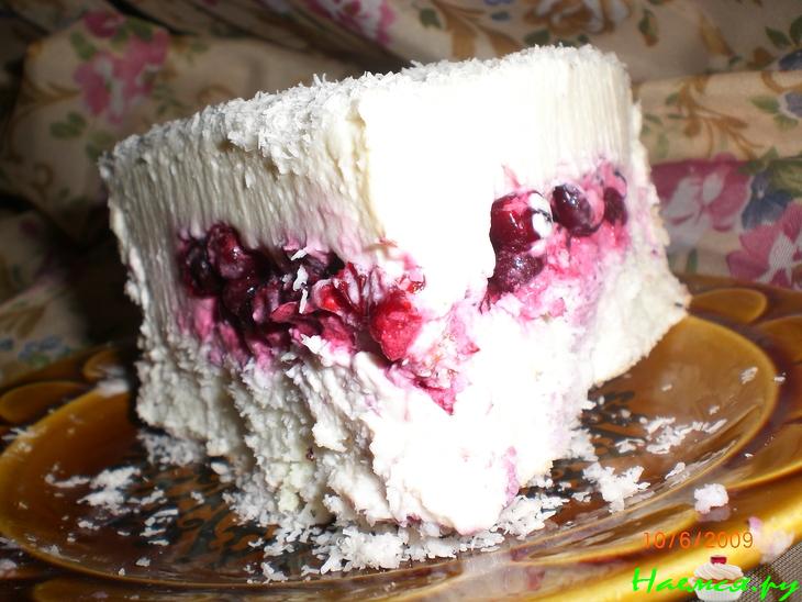 Творожно-кокосовый торт с брусникой