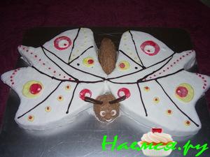Торт бисквитный "Бабочка", украшенный мастикой Торт бисквитный "Бабочка", украшенный мастикой