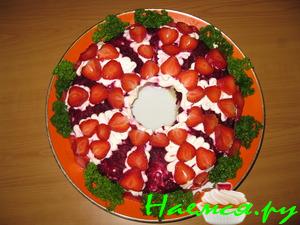 Клубничный браслет