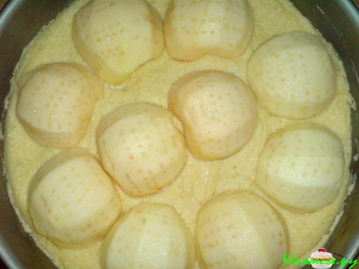 Яблочный пирог под медово-сметанно-яичной заливкой