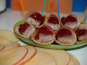 Яблочные рулетики с селедкой