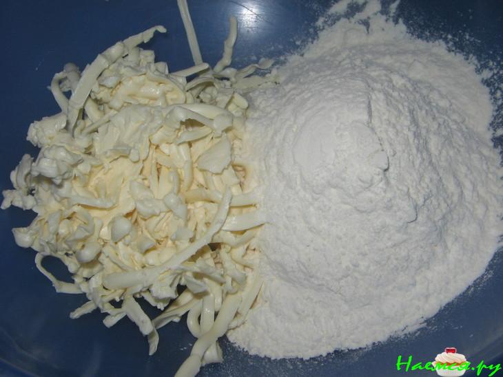 Пирог клубничный с безе